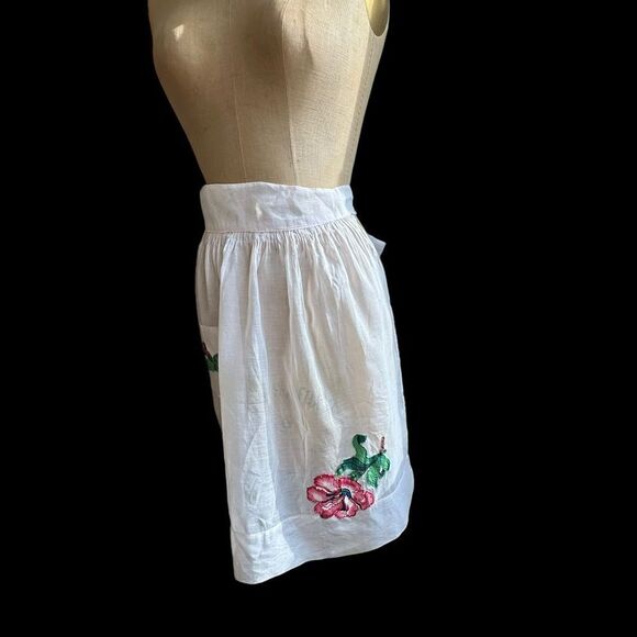 Vintage Pale Pink Sheer Cotton half apron embellished with floral patches - Picture 6 of 11